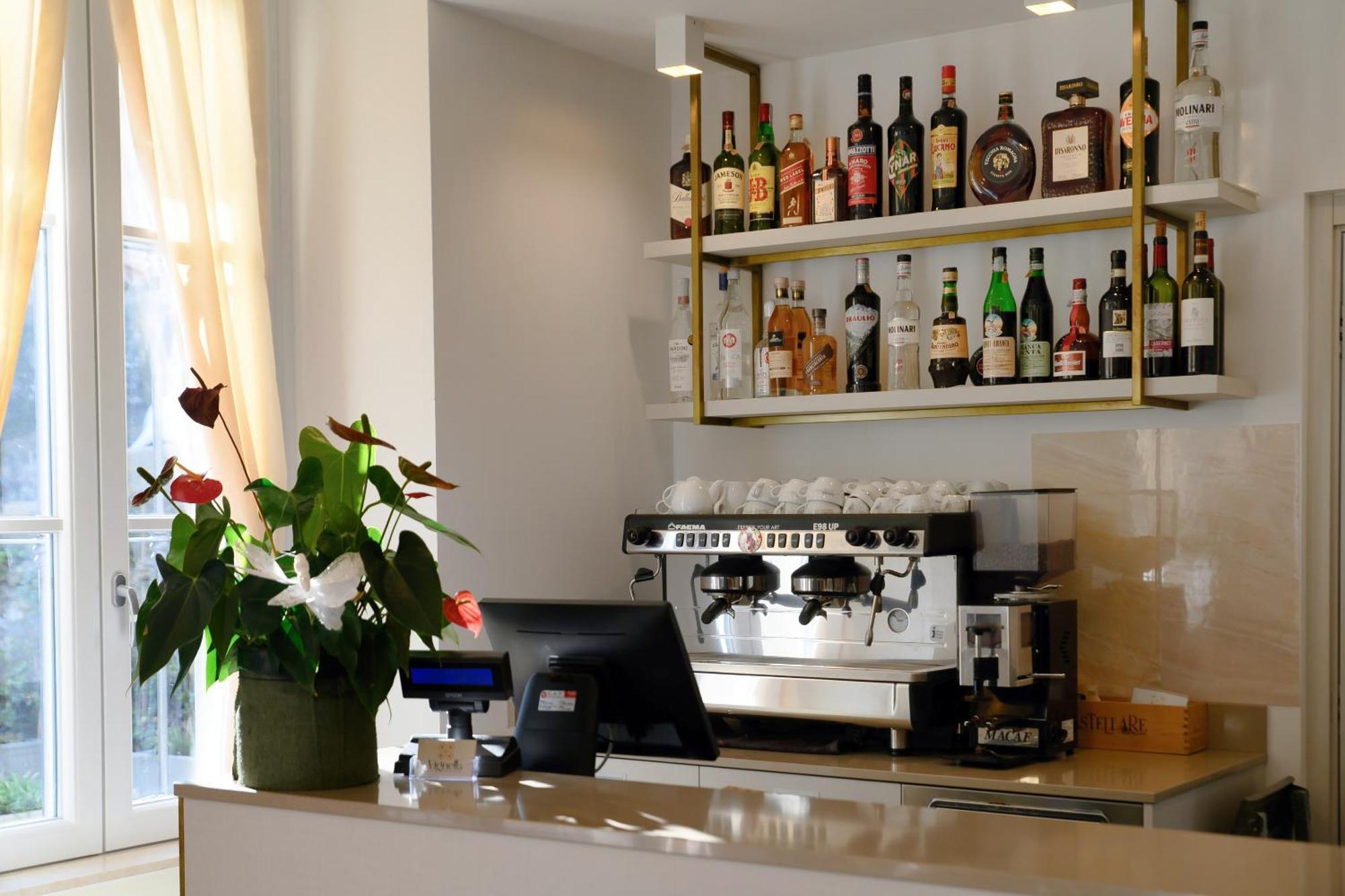 Hotel Ristorante La Vignetta Cernobbio Buitenkant foto